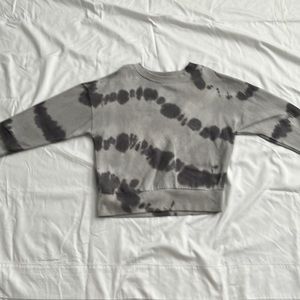 hippe rose, it’s light gray/dark gray tie-dye